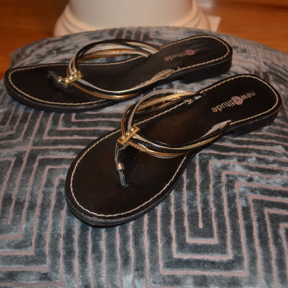 New Attitude black/silver/gold bronze flip flops 7